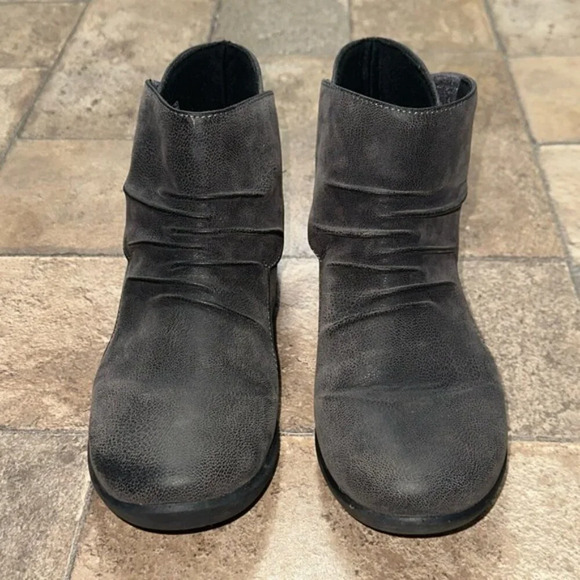 Clark’s Size 7 - Picture 3 of 7